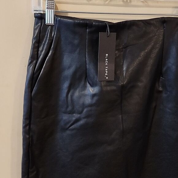 Beautiful faux leather skirt NWT - Picture 2 of 4